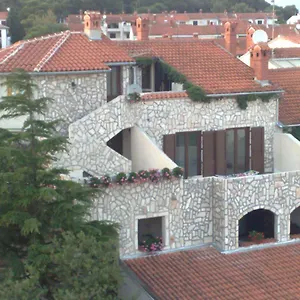 Collins , Pula Croatia